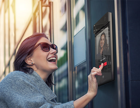 2N, IP Style video-intercom met 10 inch touchscreen en camera met 2560 x 1920 resolutie (4:3)