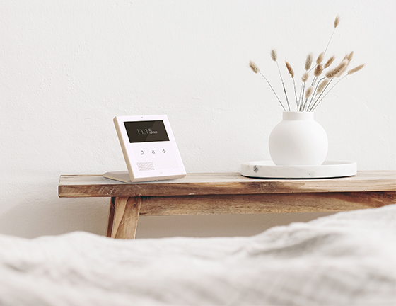 2N.9138511 2N, Clip, video intercom binnenpost met 4,3 inch kleurenscherm met een resolutie van 480x272 en 3 capacitieve knoppen. Geïntegreerde 2W luidspreker, PoE en bel input.